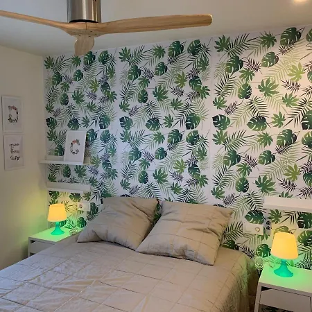 Mas Pineii 2 - Viu Be *